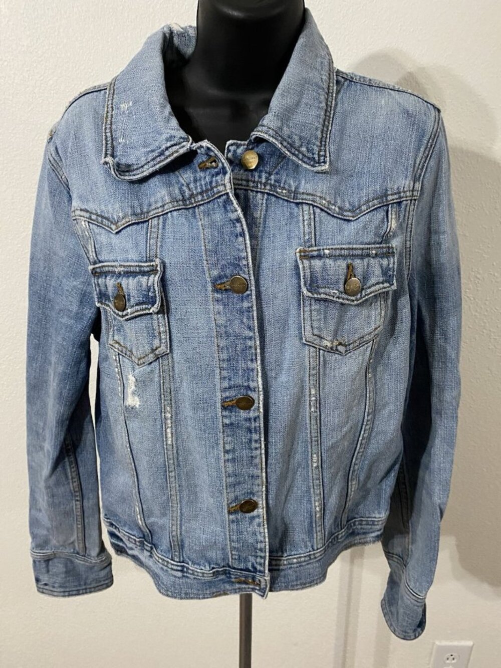 Mossimo Jean Jacket Denim Womans Size XL Distressed Classic Trucker